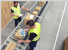 Tipps für Ergonomie am Produktionsarbeitsplatz mit Fokus auf die ergonomische Ausrichtung von Arbeitsutensilien